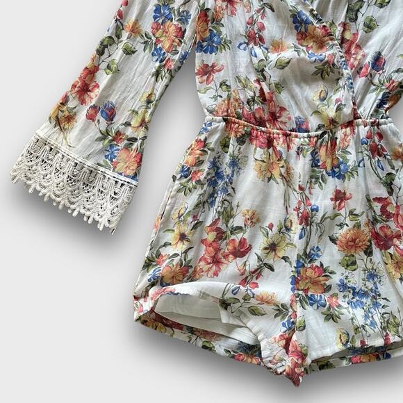 CHARLOTTE RUSSE BOHO CROCHET LONG SLEEVE FLORAL ROMPER MEDIUM - Picture 5 of 10